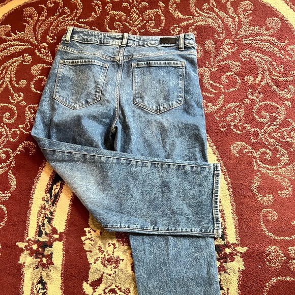 Denver Hayes High-Rise Jeans- size 12 - jeans are alight bluish color- - Picture 8 of 8